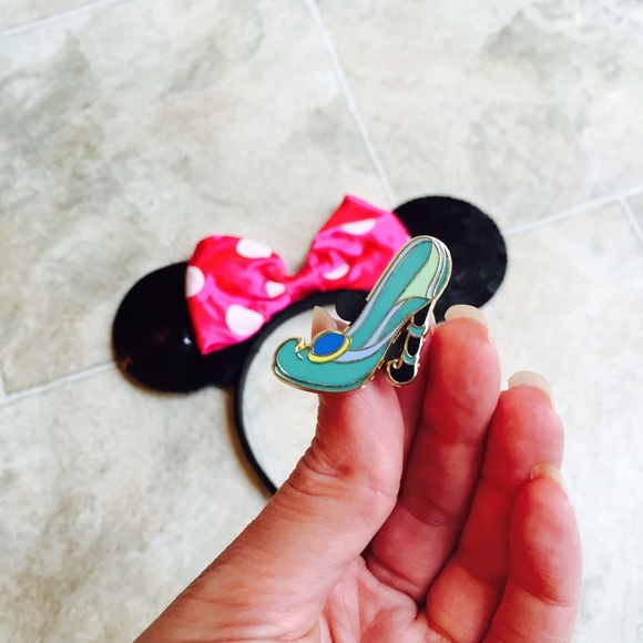 Disney Accessories - 👠KEEPING, Will put on my Aladdin & Jasmine frame