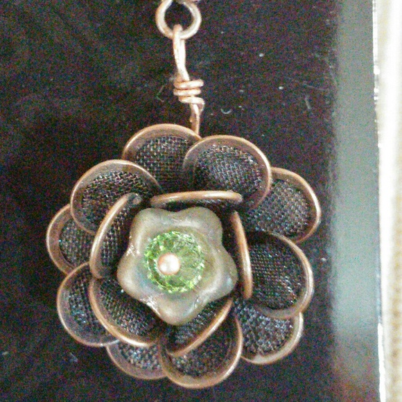 Flower and crystal earrings - Picture 2 of 2