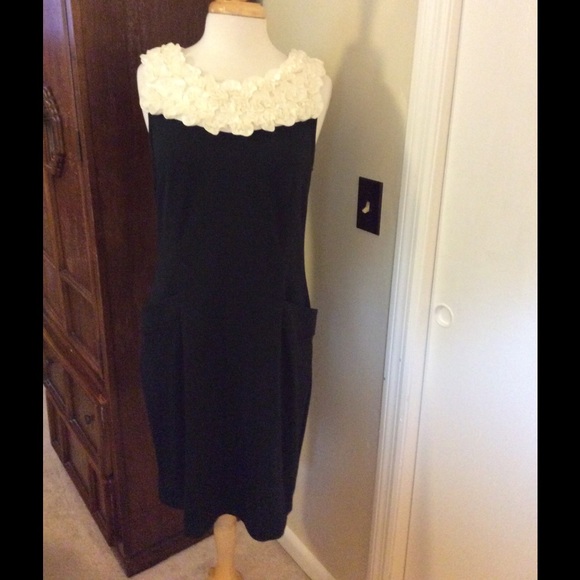 LAST CHANCE Sangria Petite black sleeveless dress