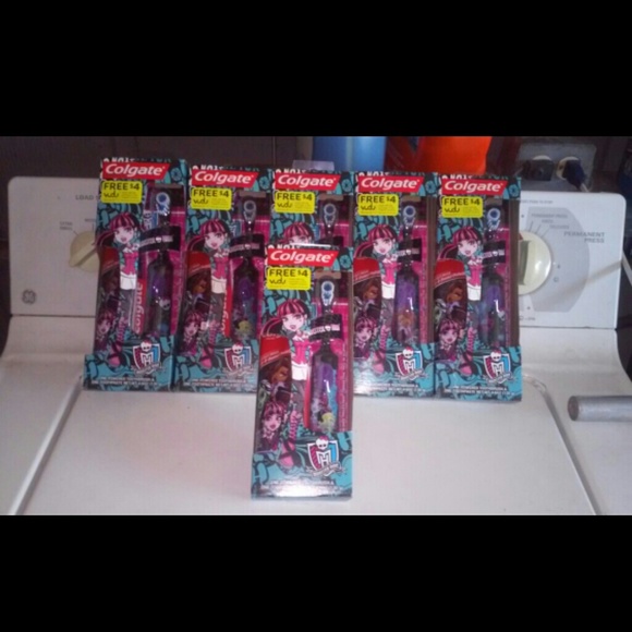 ??BRAND NEW??Monsters High Set of 6 Toothbrush Kit