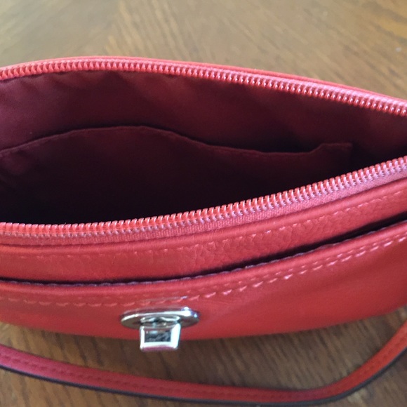 Coach Clutch - Picture 3 of 4