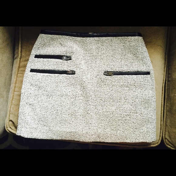 Zara women's tweed mini skirt - Picture 3 of 4