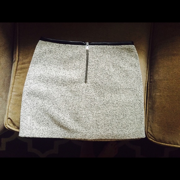 Zara women's tweed mini skirt - Picture 4 of 4