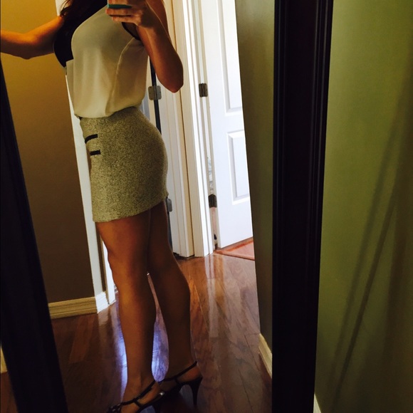 Zara women's tweed mini skirt - Picture 2 of 4