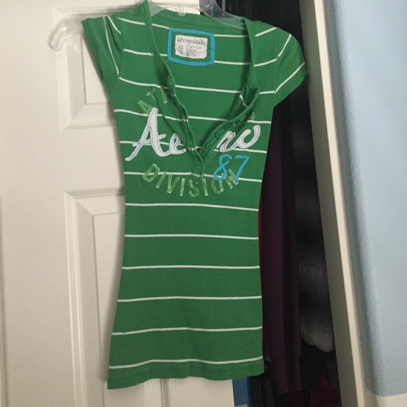 Short sleeve green striped tee