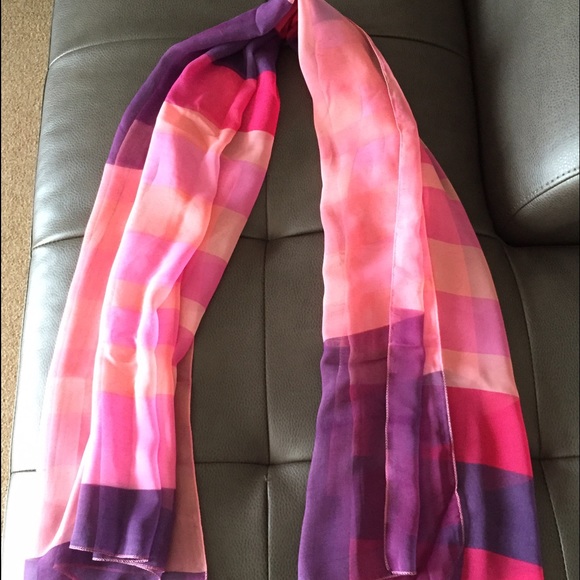 Saks 5th Ave scarf - Picture 1 of 1
