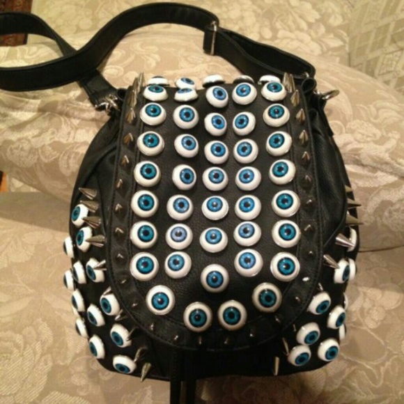 🚨TRADED🚨UNIF sore eyes bag