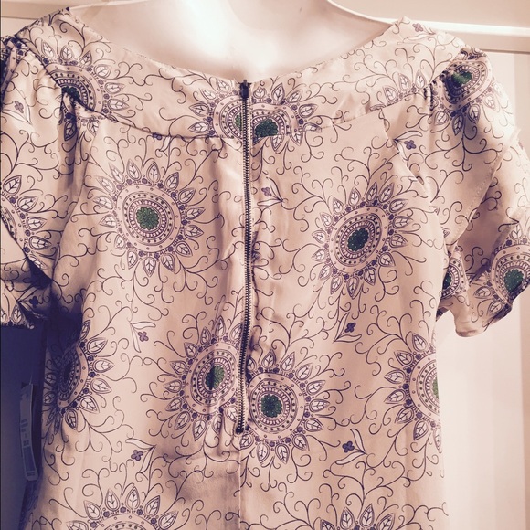 NWT: Taupe/Green/Pink Woven Top - Picture 2 of 4