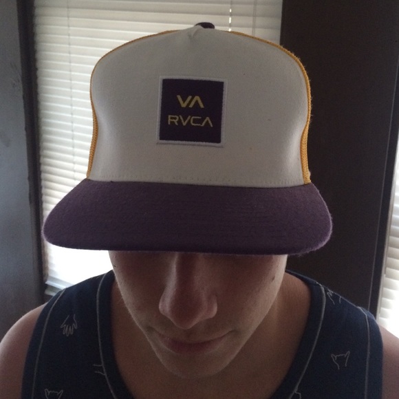 NEVER WORN RVCA HAT