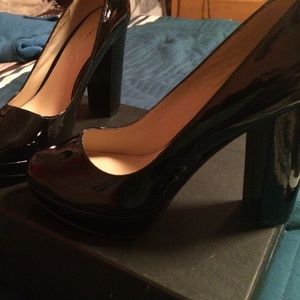 Kenneth Cole black pumps