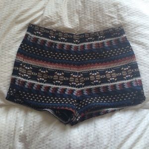 Patterned fit short