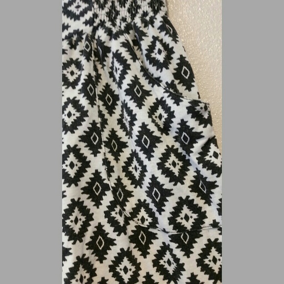 🚨 sold🚨 Aztec print skirt - Picture 3 of 4