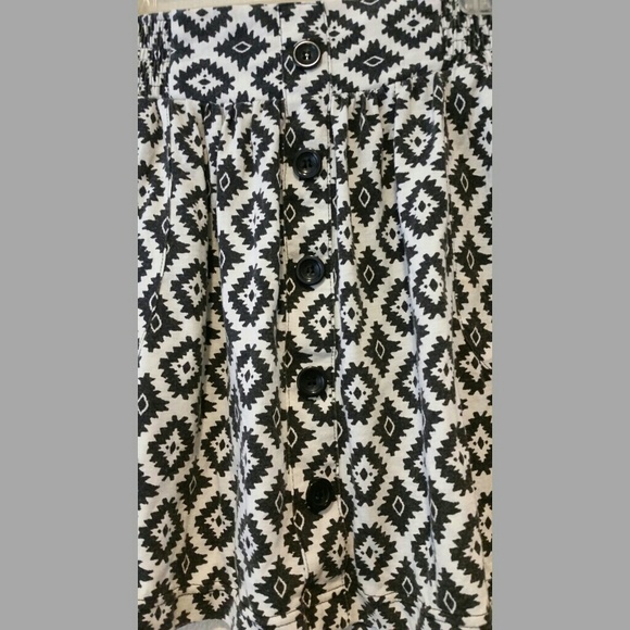 🚨 sold🚨 Aztec print skirt - Picture 4 of 4