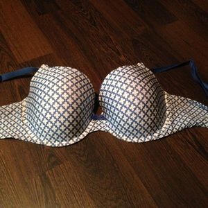 Victoria's Secret bra 36DD vs
