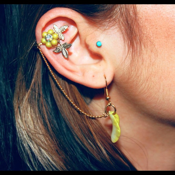🌼Vintage chained ear cuff with matching stud🌾