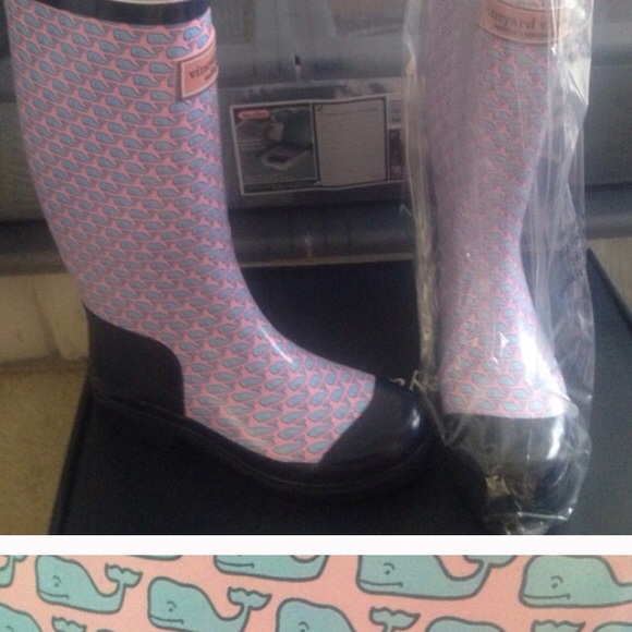 Bundle of new vineyard vines boots and socks