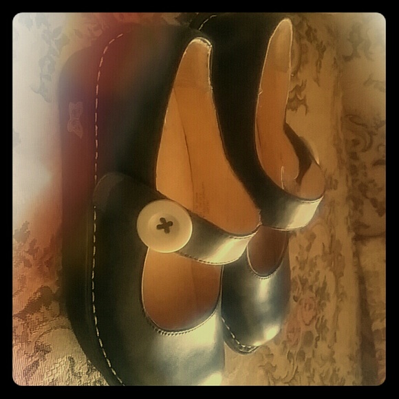 🚫SOLD🚫Alegria shoes size 35