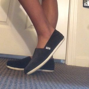 Tom like shoes