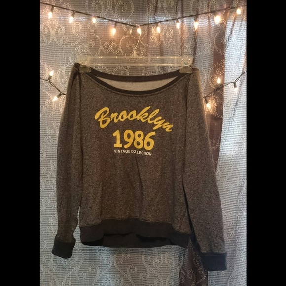 Off the shoulder Vintage sweater🌙