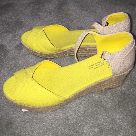 TOMS wedges