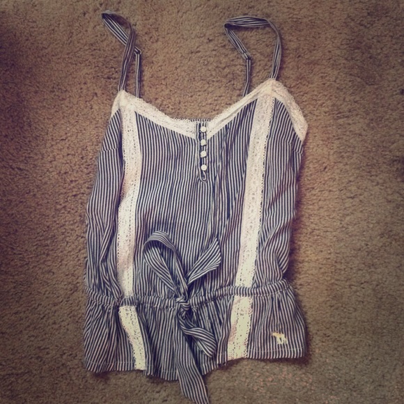 Blue pinstriped A&F tank