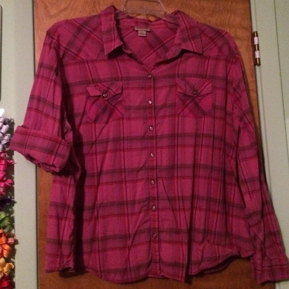 Pink plaid button-down 🌟🎉sale👗🚨