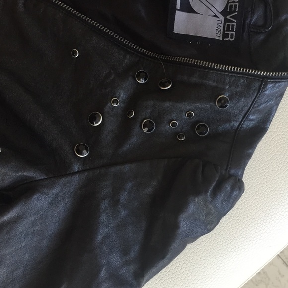 Leather jacket - Picture 2 of 4