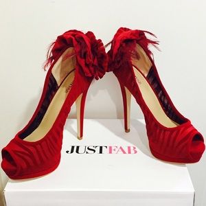 👠Fabulously ⒸⒽⒾⒸ Red Pumps