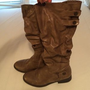 Size 9-9 1/2 boots, lightly worn