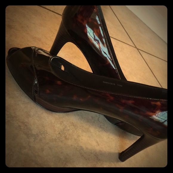 REDUCED AGAIN Stuart Weitzman Patent Leather Pumps