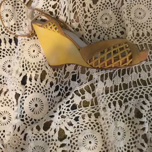 Yellow Wedge! No Trade. - Picture 3 of 4