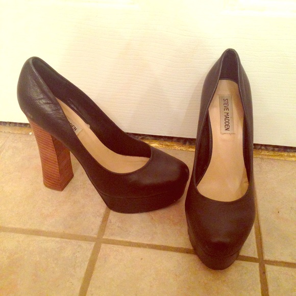 Steve Madden Black Pumps