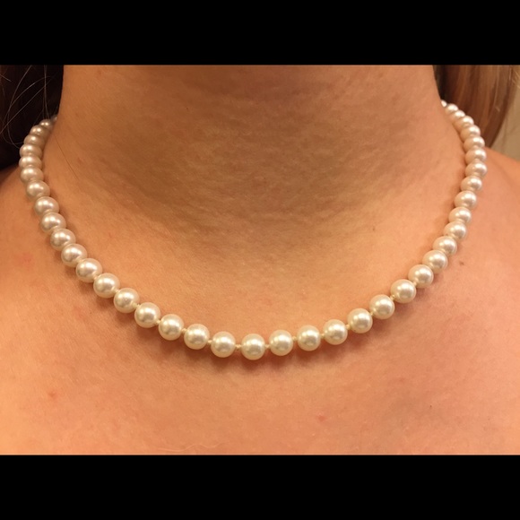 Pearl necklace from Icing