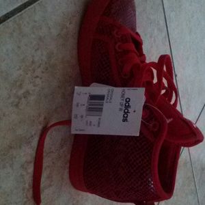 Women size 7 1/2 Adidas shoe