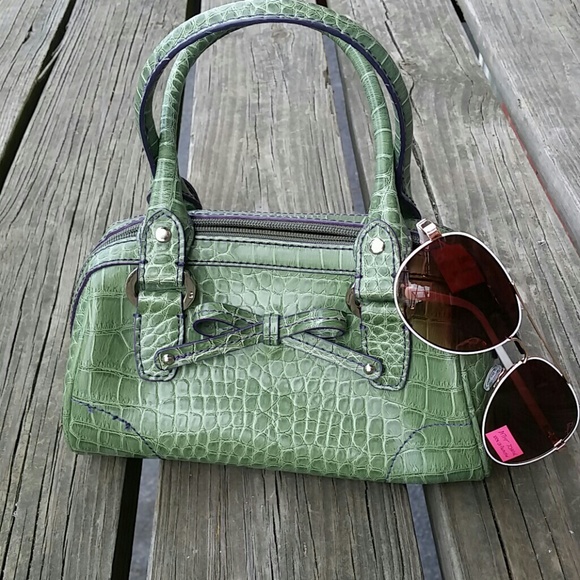 SALE Adorable Green & Purple Liz Claiborne Handbag