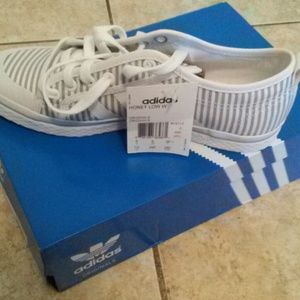 Women 7 1/2 Adidas
