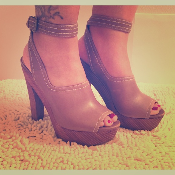 Nine West Platform Heels Golden Brown