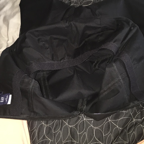 Like new beautiful gap black dress - Picture 4 of 4