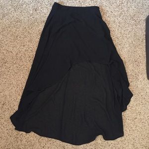 Black high low rise skirt.