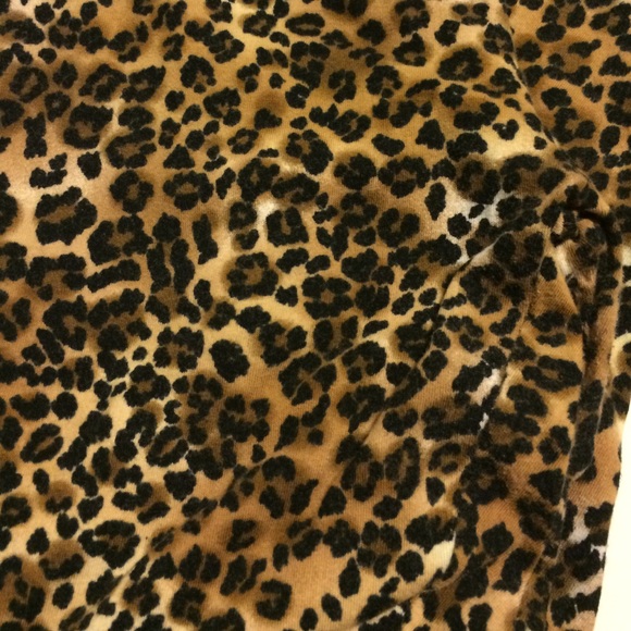 Bundle of 2 leopard leggings ‼️GIFTED‼️ - Picture 2 of 3