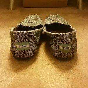 Toms