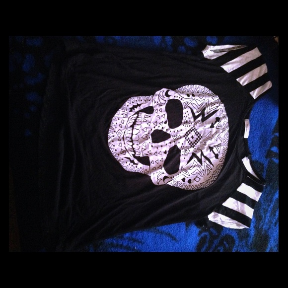 Skull tee sheer back