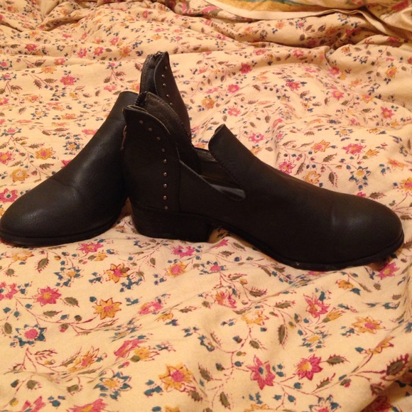 Ecote Chelsea boots.