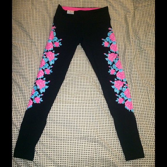❗️SOLD❗️NWT flower leggings
