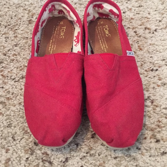 Red toms.