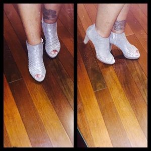 MAKE ME AN OFFER Paul Green Sandals