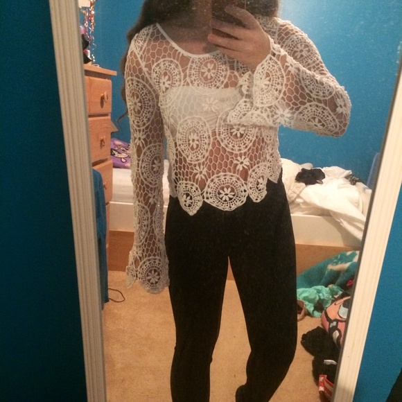 ๐ซSOLD๐ซ Kendall and Kylie Boho Top - Picture 2 of 3