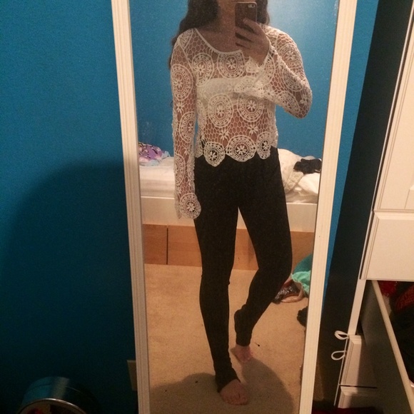 ๐ซSOLD๐ซ Kendall and Kylie Boho Top - Picture 3 of 3