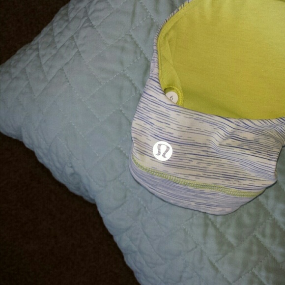 Lululemon sports bra 6 - Picture 3 of 3