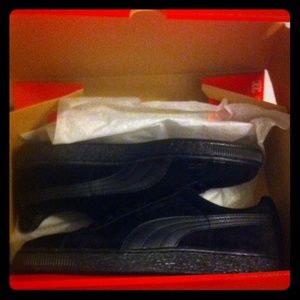 Never wore all black  suede pumas